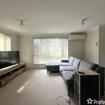 Rent 3 bedroom house of 2780 m² in South Nowra