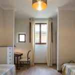 Rent 2 bedroom apartment of 90 m² in Florence