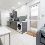 Rent 2 bedroom flat of 49 m² in Cardiff