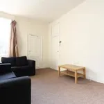 Rent 3 bedroom flat in Heaton