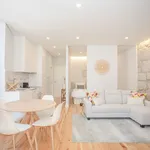 Rent 5 bedroom apartment of 68 m² in Porto