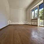 Affitto 5 camera appartamento di 243 m² in Palermo