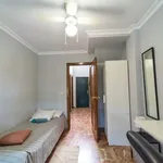 Rent a room of 100 m² in Sevilla