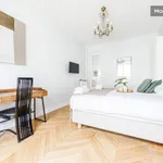 Rent 3 bedroom apartment of 147 m² in Paris