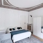 Rent 5 bedroom apartment in Paris