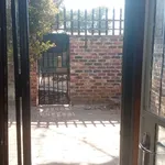 Rent 2 bedroom apartment in Randburg