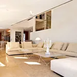 Rent 7 bedroom house of 1000 m² in Marbella