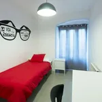 Rent a room of 260 m² in madrid