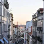 Rent a room of 60 m² in lisbon