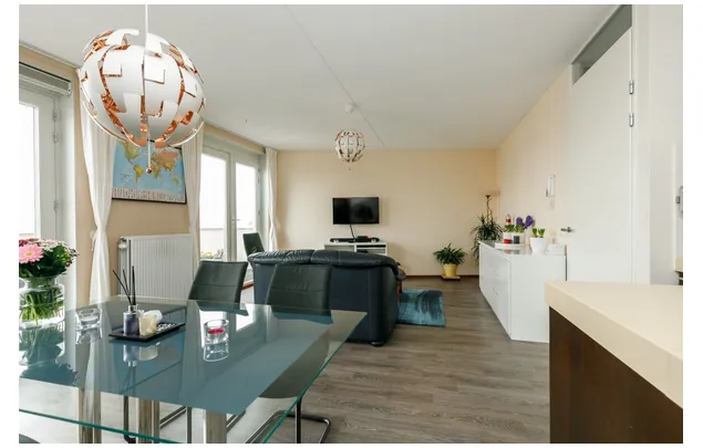 Huur 1 slaapkamer appartement van 65 m² in Almere