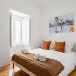 Rent 4 bedroom apartment of 43 m² in Lisboa