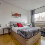 Rent a room of 180 m² in madrid