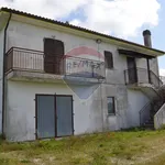 Rent 4 bedroom house of 125 m² in Valfabbrica