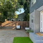 Rent 1 bedroom apartment in East Hollywood