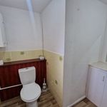 Rent 3 bedroom flat in East Midlands