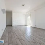 Affitto 3 camera appartamento di 75 m² in Naples