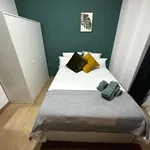 Rent a room of 300 m² in madrid