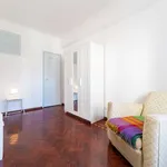 Rent a room of 120 m² in lisbon