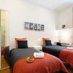 Rent a room of 40 m² in Porto