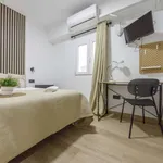 Rent a room of 170 m² in valencia