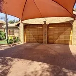 Rent 4 bedroom house of 300 m² in Pretoria