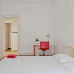 Rent a room of 200 m² in lisbon