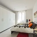 Rent 1 bedroom apartment of 65 m² in Florence