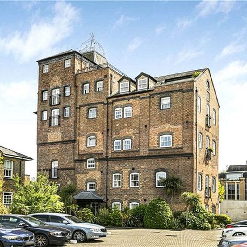Flat to rent in The Maltings, Church Street, Staines-Upon-Thames, Surrey TW18 Dorking