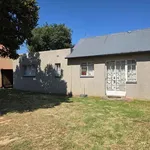 Rent 1 bedroom apartment of 488 m² in Benoni