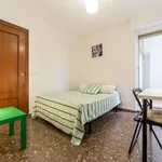 Rent a room of 120 m² in valencia