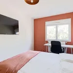 Rent 4 bedroom apartment of 70 m² in Saint-Genis-Laval