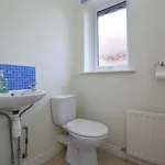 Rent 4 bedroom house in Wakefield