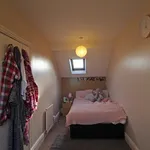 Rent 4 bedroom flat in Leeds