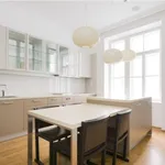 Miete 7 Schlafzimmer wohnung von 327 m² in Vienna