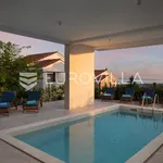 Rent 4 bedroom house of 240 m² in Solin - Okolica