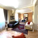 Appartement de 130 m² avec 1 chambre(s) en location à Marseille