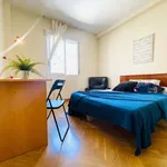 Rent a room of 135 m² in Madrid