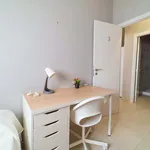 Rent a room of 170 m² in Sevilla