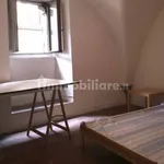 Affitto 5 camera appartamento di 125 m² in Firenze