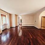 Rent 5 bedroom apartment of 200 m² in Milan