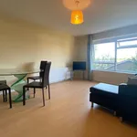 Rent 2 bedroom flat in Reigate and Banstead