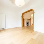 Maison de 369 m² avec 4 chambre(s) en location à Brussel