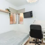 Rent a room of 111 m² in Reus