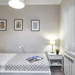 Rent 4 bedroom apartment of 65 m² in Barcelona