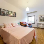 Rent a room of 140 m² in Valencia