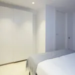 Rent 4 bedroom apartment of 70 m² in Barcelona