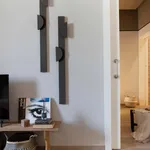 Rent 4 bedroom apartment of 80 m² in Barcelona