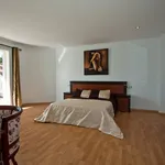 Rent 4 bedroom house of 475 m² in Valencia']