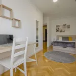 Rent a room of 180 m² in madrid