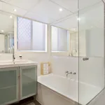 Rent 2 bedroom apartment in Broadbeach